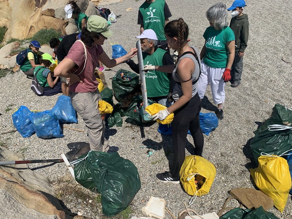 El programa Mares 0,0’ de la Diputación recoge casi una tonelada de residuos en cuatro playas