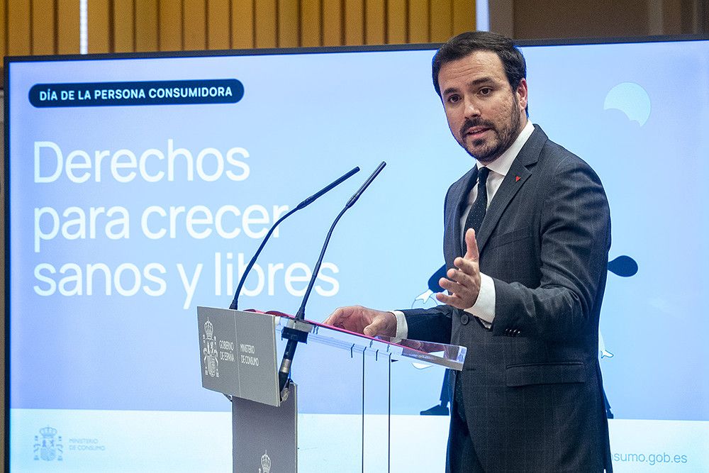 El ministro de Consumo advierte de la necesidad de proteger a la infancia del “acoso” de la publicidad de productos no saludables