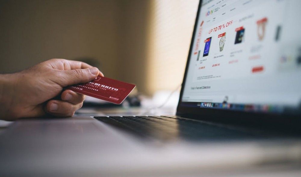 Consumo inspeccionará casi 400 páginas web de comercio electrónico para verificar el cumplimiento legal