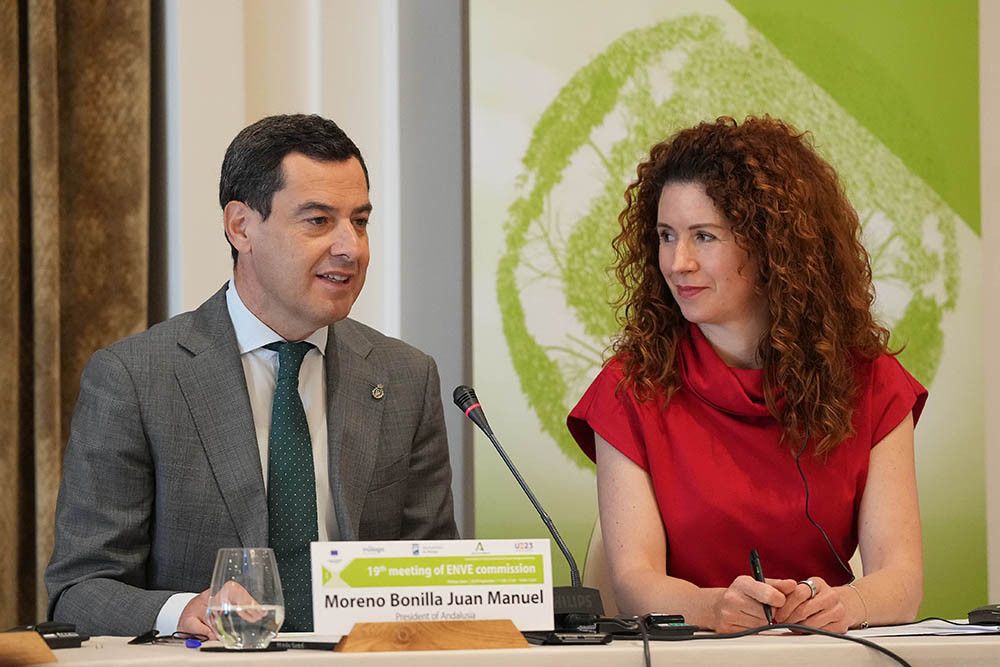 El presidente andaluz recaba apoyos en la UE para que se reconozca la singularidad climática de la autonomía y facilite fondos para luchar contra sus efectos