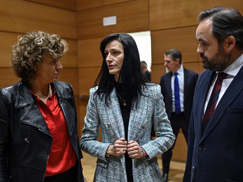 El PP pide a la Comisión Europea que actúe contra la amnistía que prepara Pedro Sánchez "por vulnerar el Estado de derecho, la igualdad y la separación de poderes"