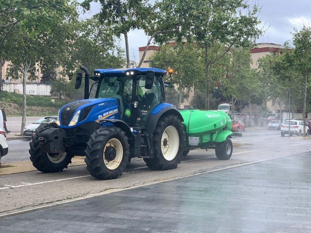 El Ayuntamiento incorpora un vehículo especial de pulverización de gran potencia a las labores de limpieza y desinfección frente al Covid-19