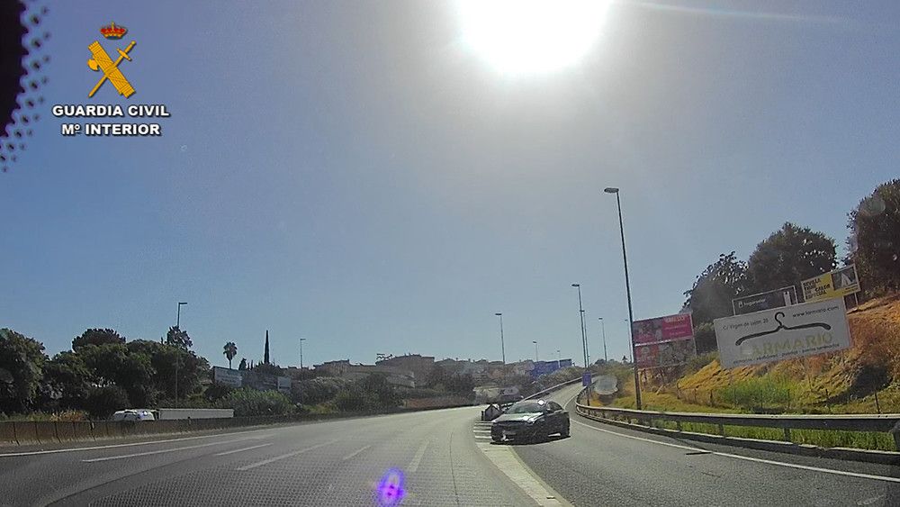 La Guardia Civil intercepta un vehículo circulando en sentido contrario por el carril de incorporación a la A-49