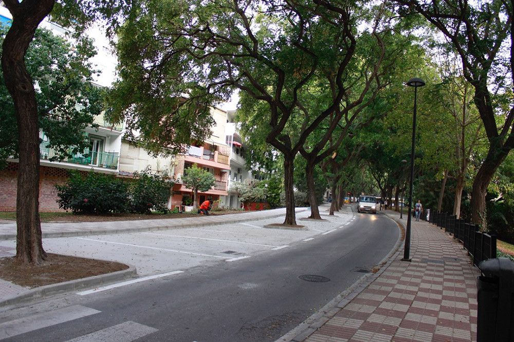 Remodelado un tramo de la calle Juan Alameda y habilitados 17 nuevos aparcamientos para solucionar los problemas de circulación que se producían
