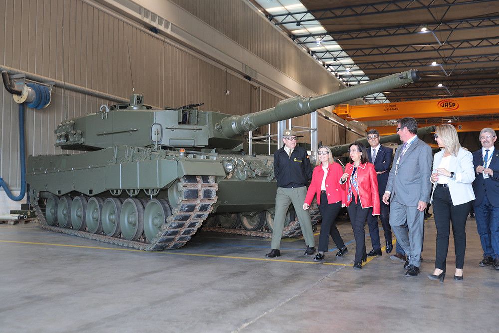 Fin de la puesta a punto de seis carros Leopard’ con destino a Ucrania en la fábrica de Santa Bárbara