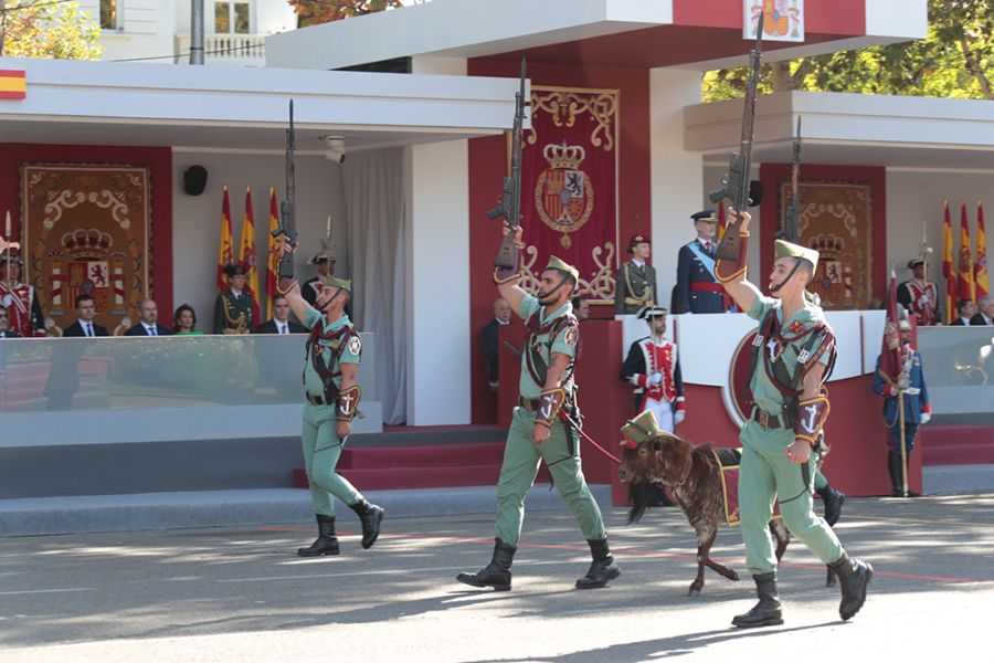 Los reyes, acompañados de la princesa de Asturias, presiden los actos por el Día de la Fiesta Nacional