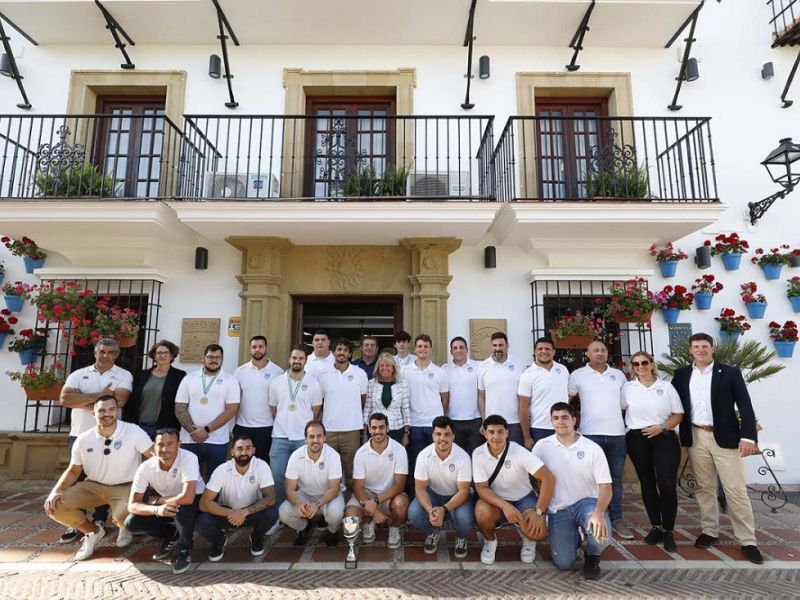 La alcaldesa recibe al Marbella Rugby Club, campeón de la Primera Andaluza