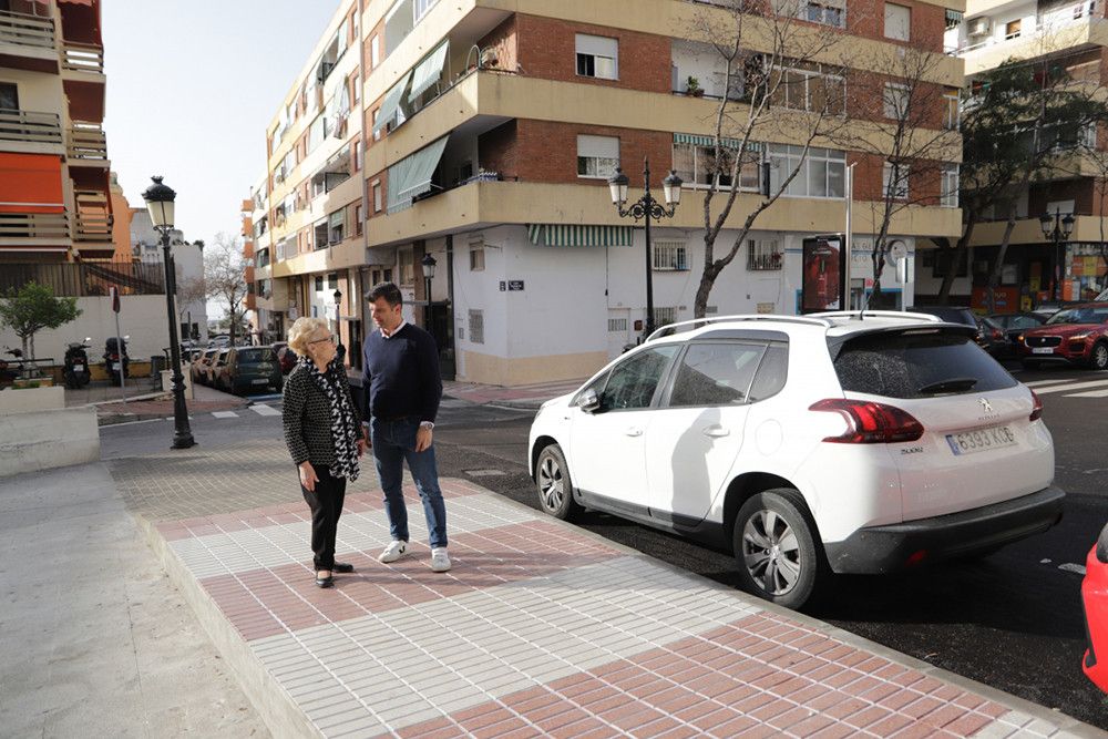 El Ayuntamiento finaliza los trabajos de remodelación del acerado de la calle Rodrigo de Triana