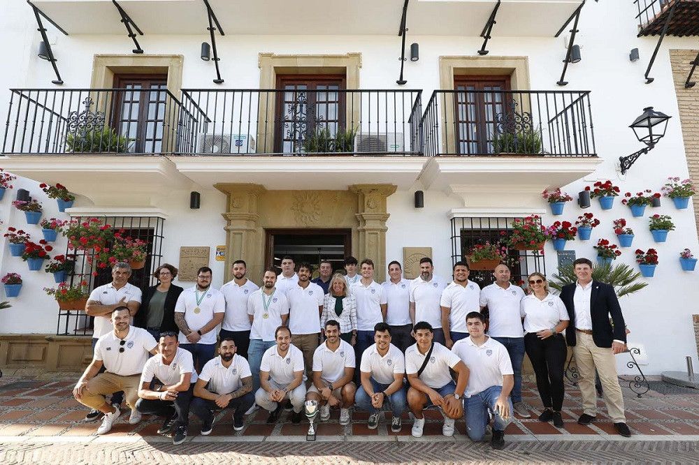 La alcaldesa recibe al Marbella Rugby Club, campeón de la Primera Andaluza