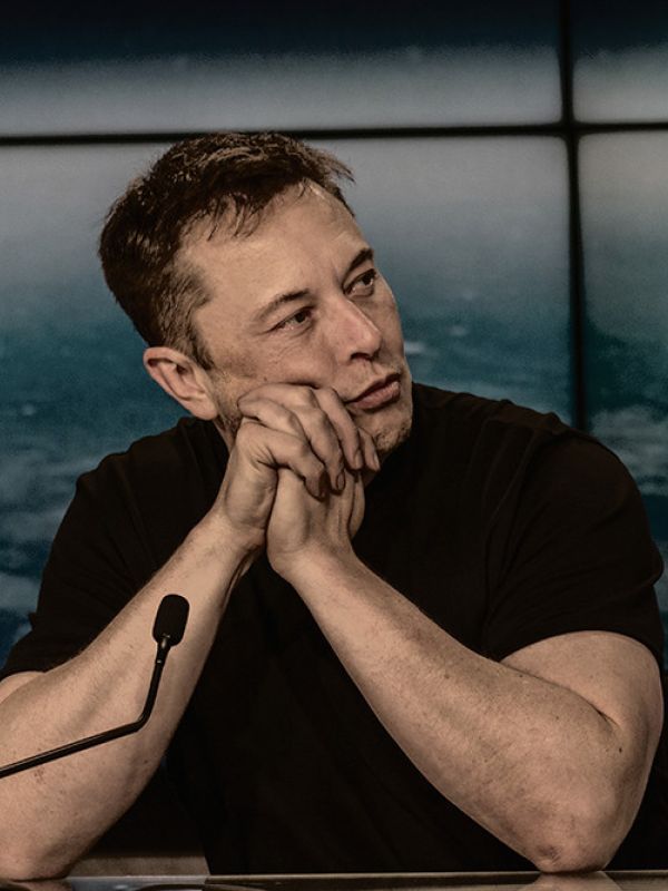 Elon Musk presenta su nuevo chatbot para competir con ChatGPT
