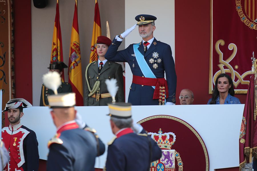 Los reyes, acompañados de la princesa de Asturias, presiden los actos por el Día de la Fiesta Nacional