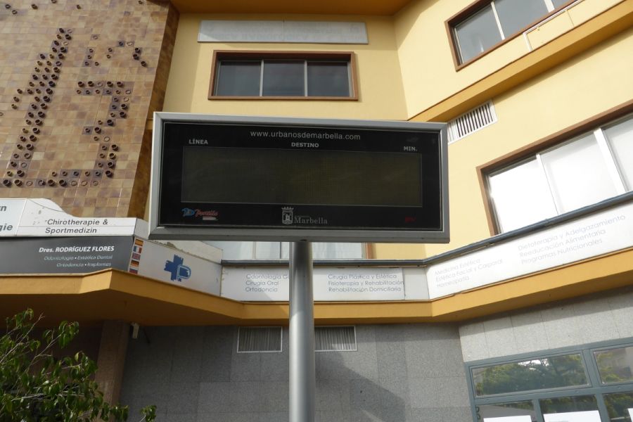 Paneles informativos que no informan