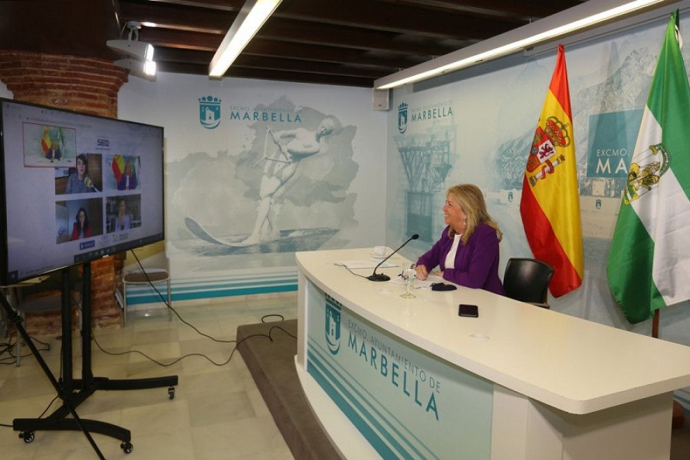 La alcaldesa apuesta por que se impulsen líneas de ayudas que garanticen a las empresarias y autónomas el acceso a una conciliación real