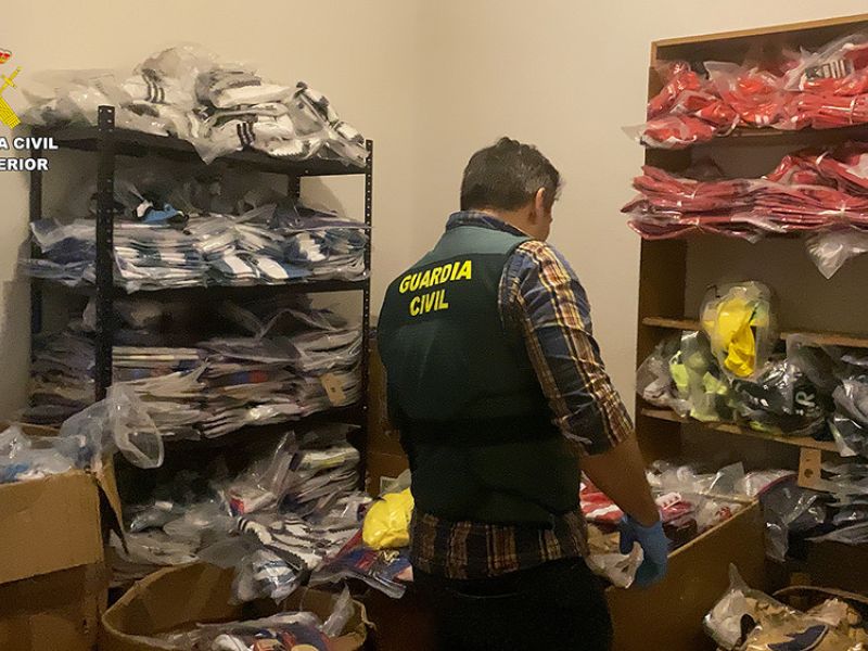 Ocho detenidos en Bizkaia por falsificar prendas cuyo valor supera los dos millones y medio de euros
