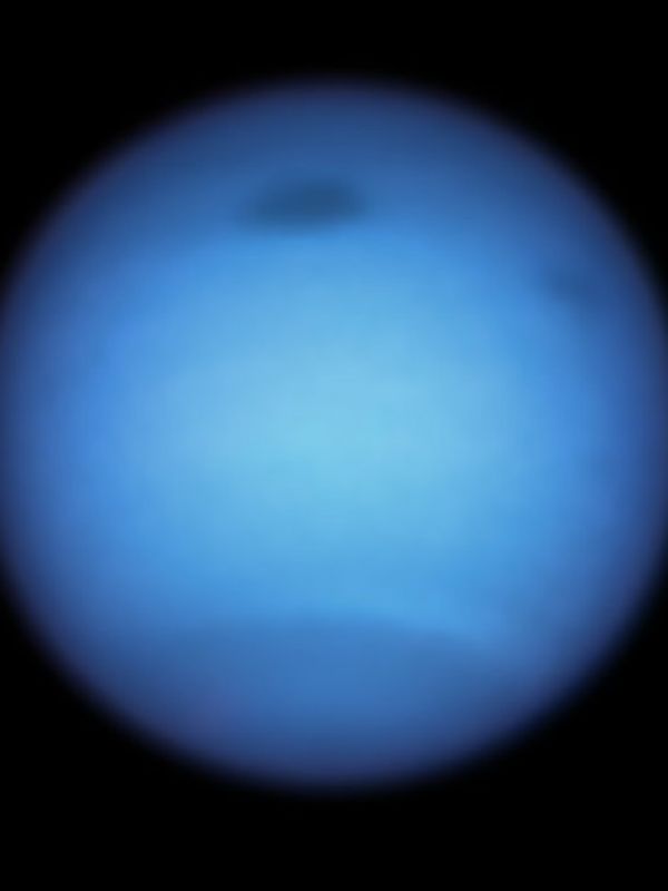 El Hubble observa una tormenta oscura en Neptuno cambiando de dirección