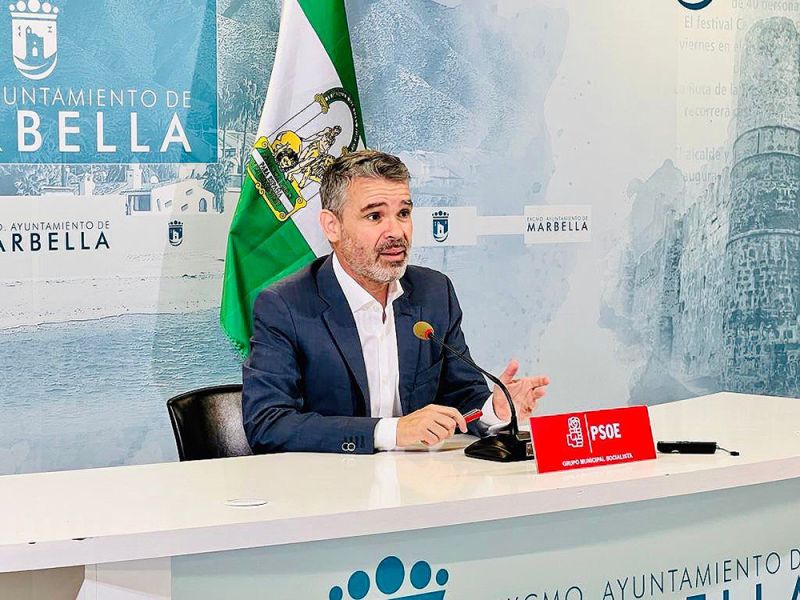 El PSOE de Marbella exige a la alcaldesa que aclare la concesión de obras a empresas vinculadas con el testaferro de su familia
