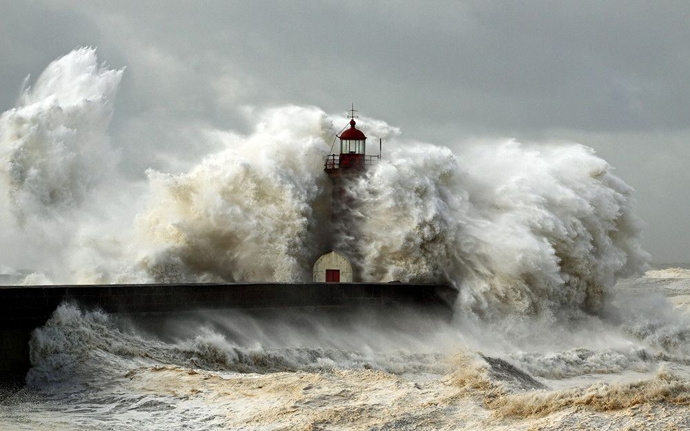 Protección Civil y Emergencias alerta por temporal con fuerte oleaje, vientos intensos y precipitaciones en la Península y Baleares