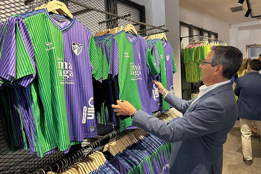 Presentada la nueva equipación del Málaga C.F