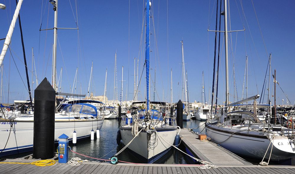 La Junta licita las obras de reparación del dique de abrigo del puerto pesquero de Rota