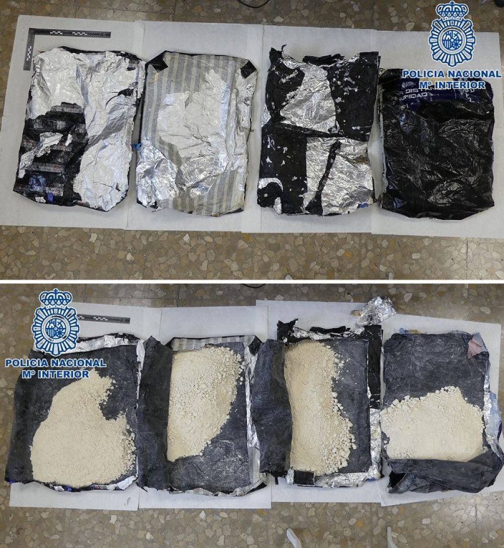 La Policía Nacional interviene 10 kilogramos de cocaína en el doble fondo de dos maletas a un pasajero en el aeropuerto de Málaga