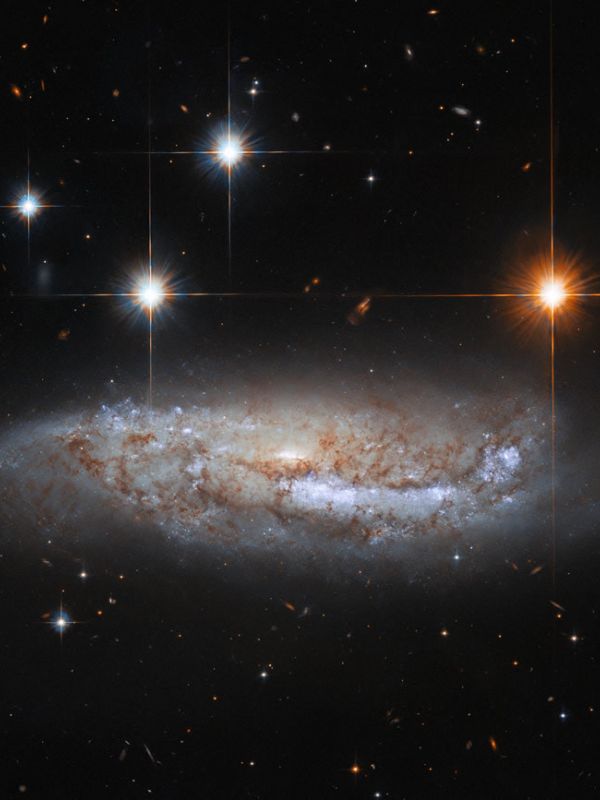 El Hubble observa una galaxia con un pasado explosivo
