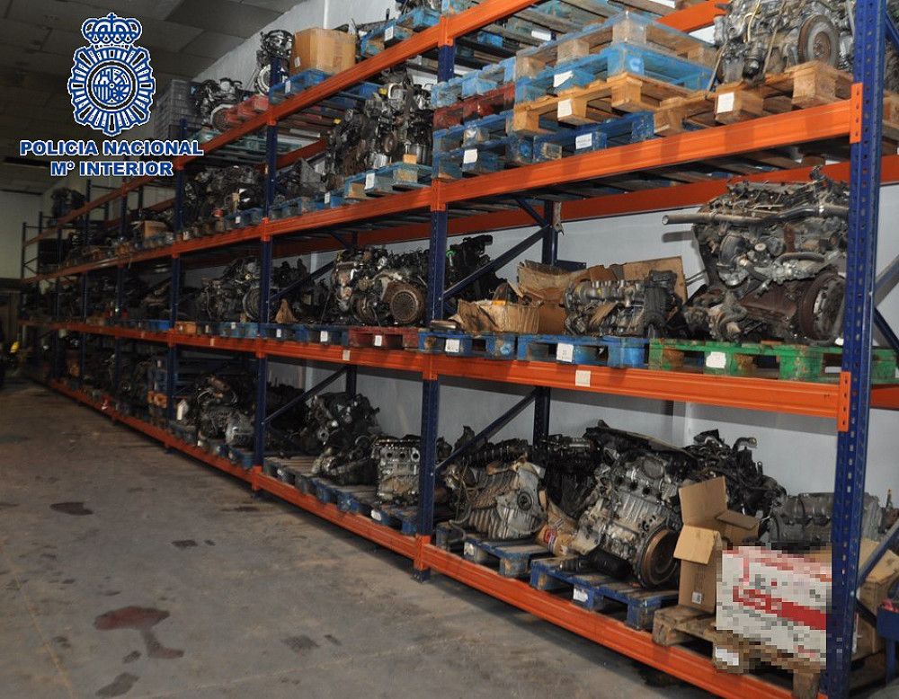 Agentes de la Policía Nacional detienen en Málaga a los responsables de un robo con fuerza de vehículo y receptación gracias al localizador GPS que llevaba instalado