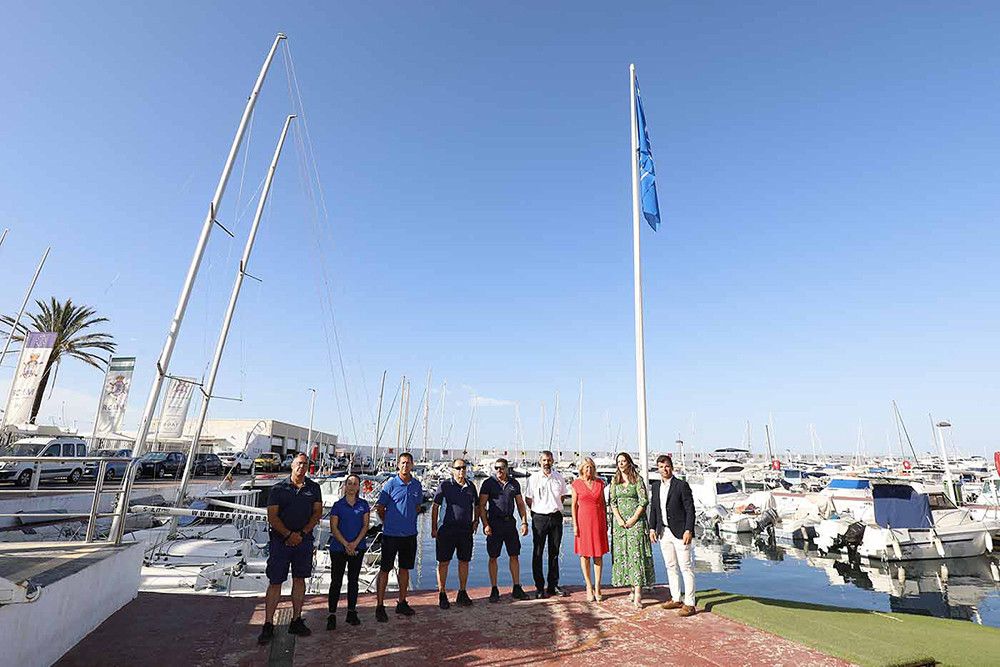 Izadas las 11 banderas azules que avalan la calidad de playas y puertos y que sitúan a Marbella como líder del "ranking" andaluz