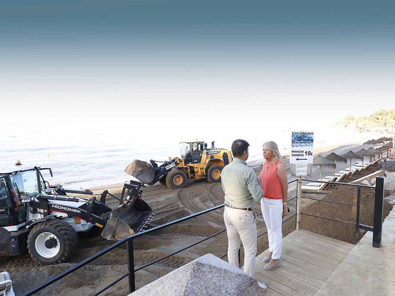 El Ayuntamiento asume con recursos propios la mejora de las playas y aporta en horario nocturno más de 120.000 metros cúbicos de arena
