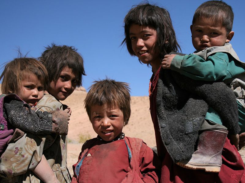 Mujeres y niños son los más perjudicados por el fracaso occidental en Afganistán, que hoy cumple dos años