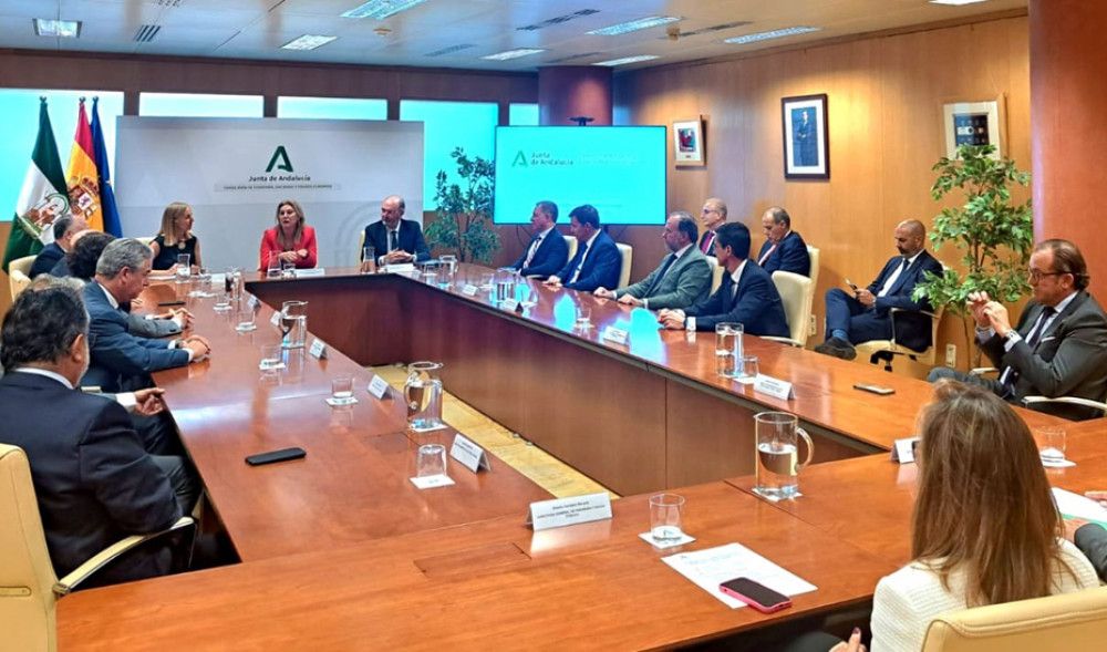 La Junta impulsará un Consejo Asesor Financiero Andaluz participado por las entidades bancarias