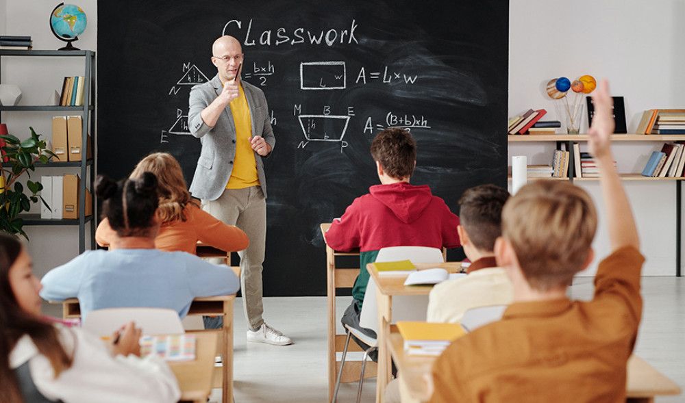 La Consejería de Educación amplía la red de centros bilingües públicos con 34 nuevos colegios e institutos