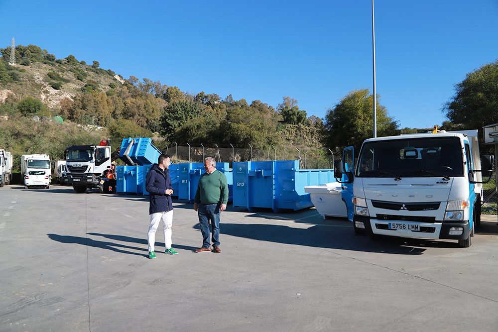 El Ayuntamiento moderniza los medios técnicos de Limpieza con siete nuevas bateas para la recogida de residuos en las playas y el refuerzo de la veintena de puntos limpios móviles del municipio