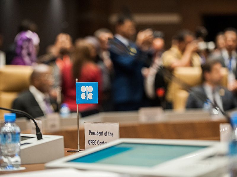 La OPEP+ recorta aún más la producción de petróleo en medio de la caída de precios