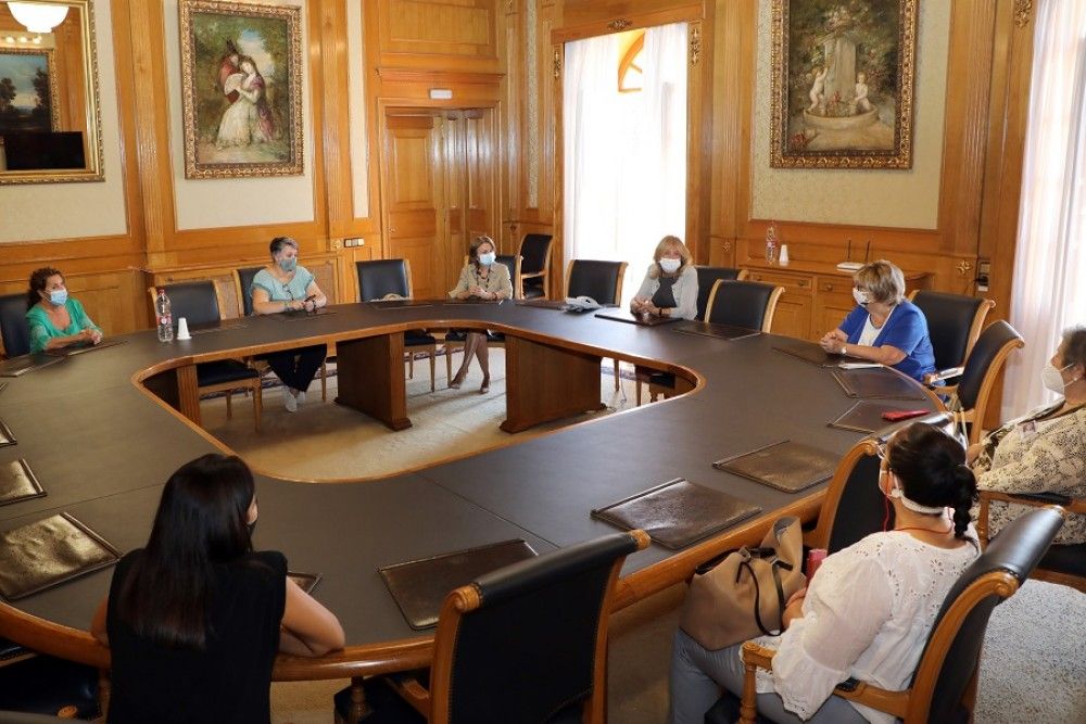 La alcaldesa destaca la labor solidaria de Marbella Voluntaria y anima a su junta directiva a continuar el legado de Ana Ortega