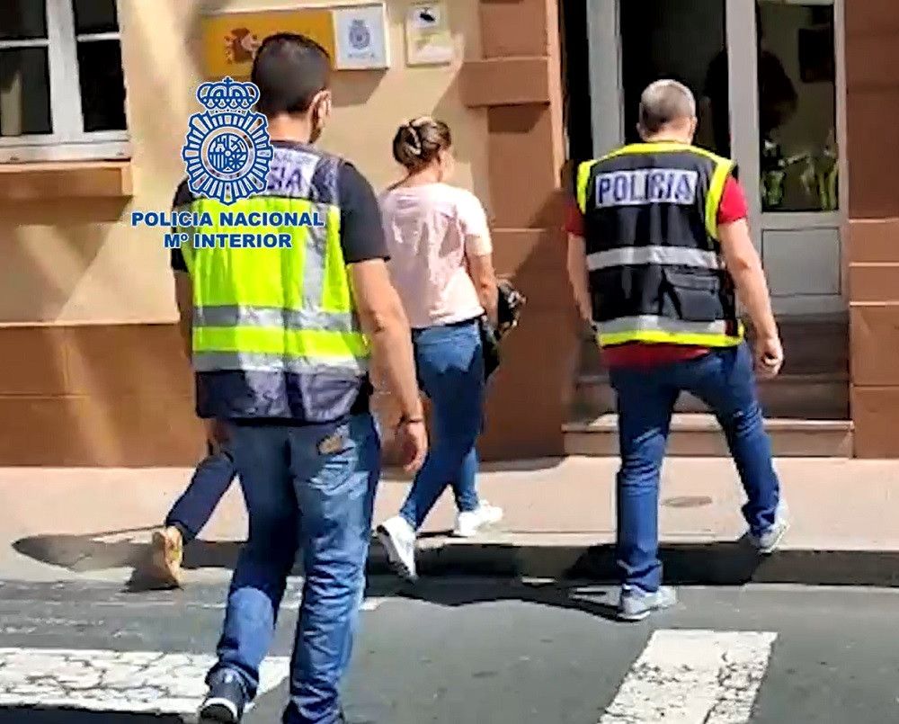 La Policía Nacional detiene en A Coruña a dos fugitivos internacionales buscados por asesinato y blanqueo de capitales