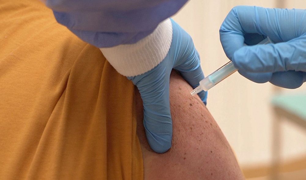 Andalucía recibe las primeras 10.000 dosis de la vacuna contra el covid del laboratorio Novavax
