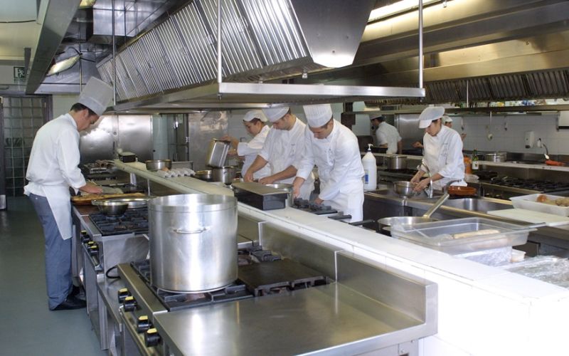 Baja ligeramente el número de contratos de trabajo formalizados en Marbella en el mes de agosto