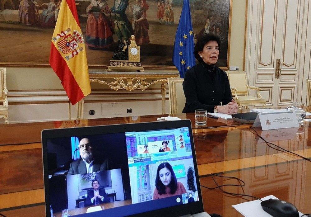Celaá pide el apoyo de las administraciones a pesar de que  las autonomías del PP harán lo posible por torpedear la aplicación de su ley de educación