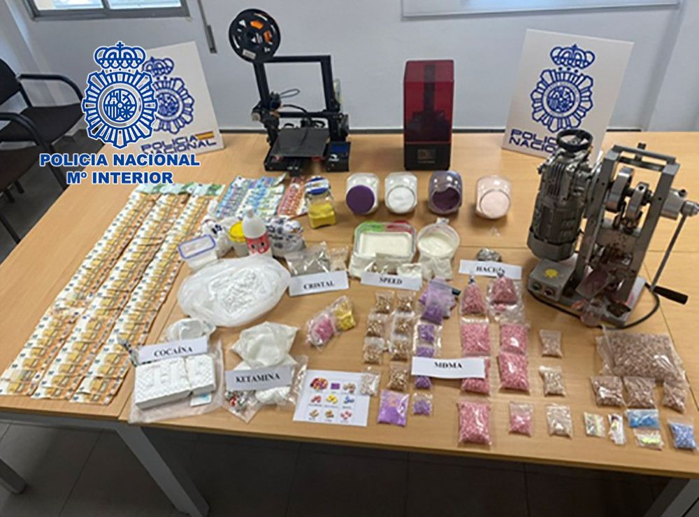 La Policía Nacional interviene una máquina "entabletadora" capaz de fabricar 10.000 pastillas de éxtasis a la hora