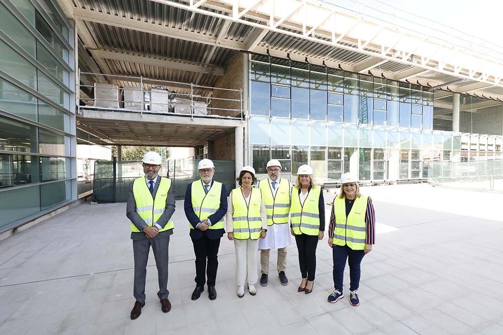 La consejera de Salud visita el secuenciador genómico del Hospital Costa del Sol del que se benefician al año 400 pacientes