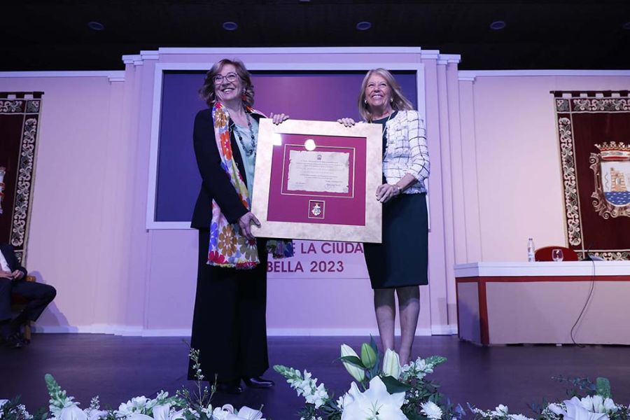 Entregadas las Medallas de la Ciudad a la Hermandad del Rocío, a la asociación CADI y al empresario Cristóbal Parra
