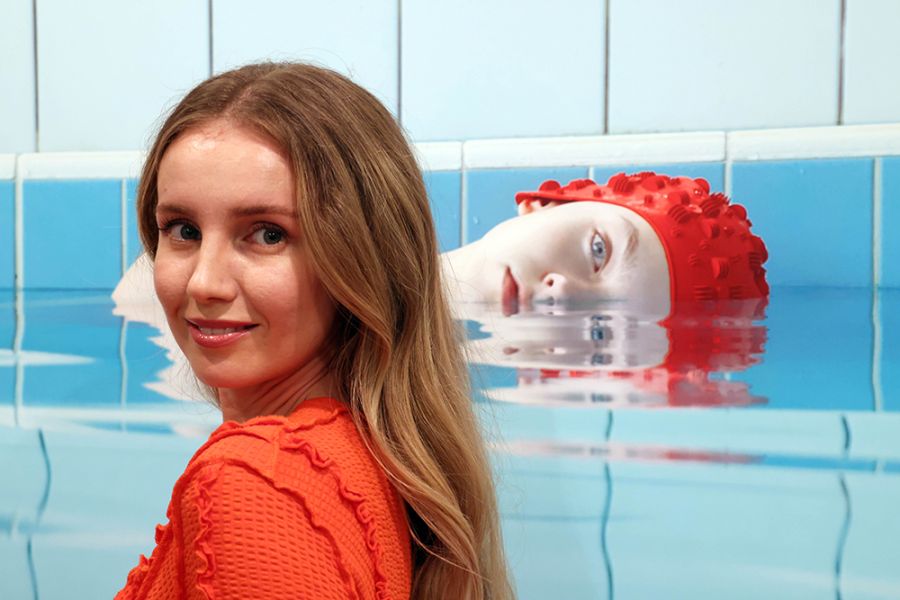 Maria Svarbova lleva a La Térmica una exposición inédita con sus series fotográficas \'Swimming Pools\' y \'Futuro Retro\'
