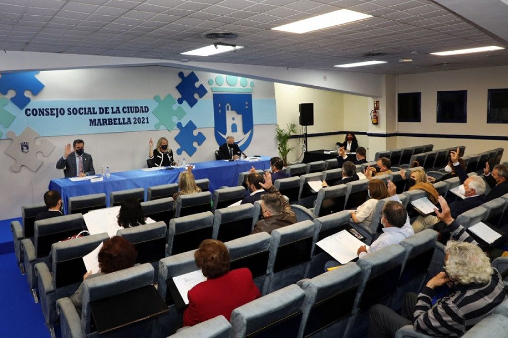 La alcaldesa informa sobre la tramitación del nuevo Plan General de Ordenación Urbanística de Marbella y sobre los fondos FEDER en el Consejo Social de la Ciudad