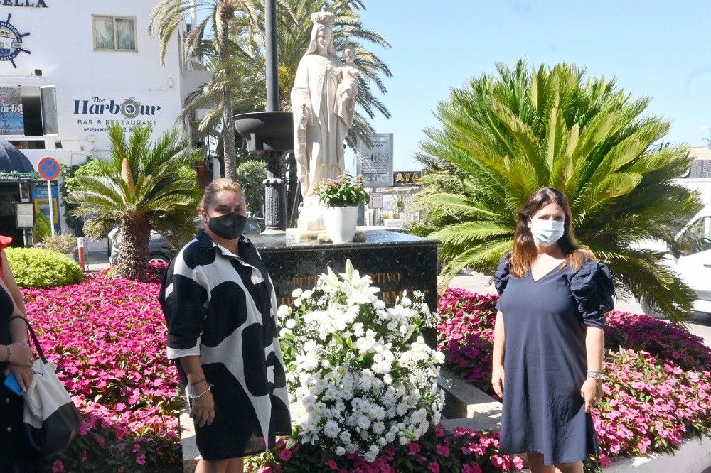 Realizada la tradicional ofrenda floral a la Patrona en el Puerto Deportivo de Marbella