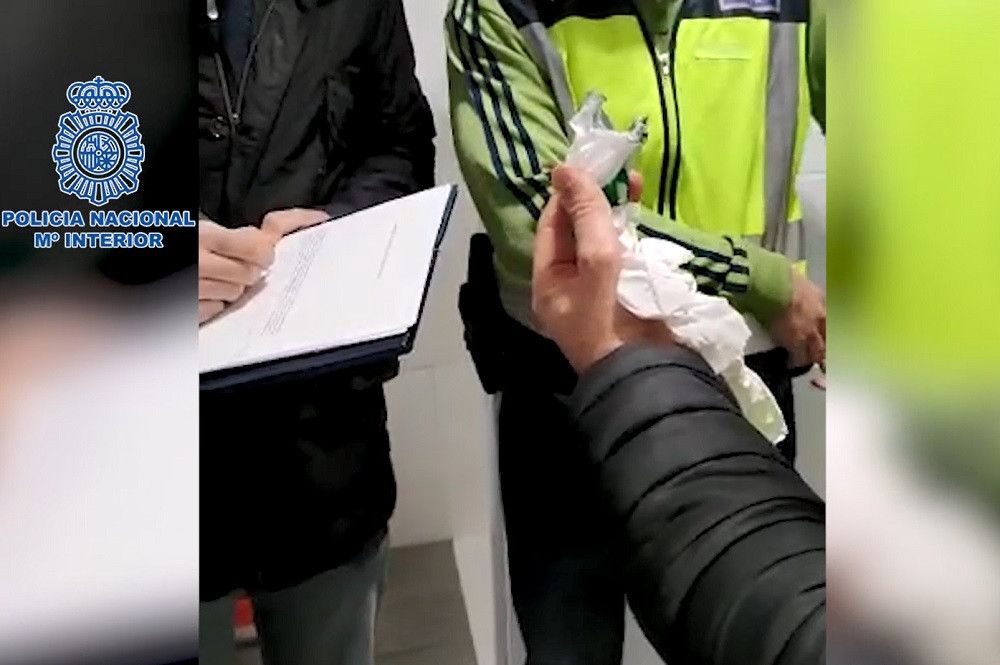 La Policía Nacional detiene en Vélez-Málaga a dos hermanos dedicados al menudeo de drogas mediante el sistema "telecoca"