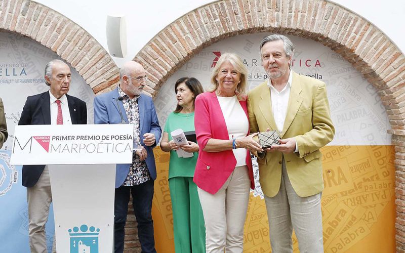Felipe Benítez Reyes une para siempre su nombre al del Marpoética tras recibir el primer premio de poesía que promueve el festival de Marbella