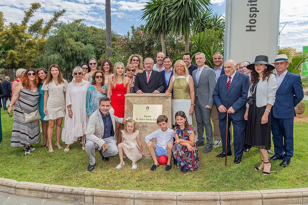 El Ayuntamiento asigna el nombre del Doctor Andrés Sánchez Cantos a la rotonda ubicada a la entrada del Hospital Costa del Sol