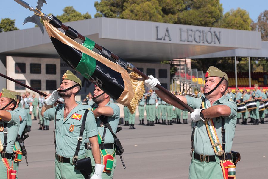 La ministra de Defensa visita en Viator a la brigada de La Legión que desplegará en noviembre misiones en Irak y Líbano