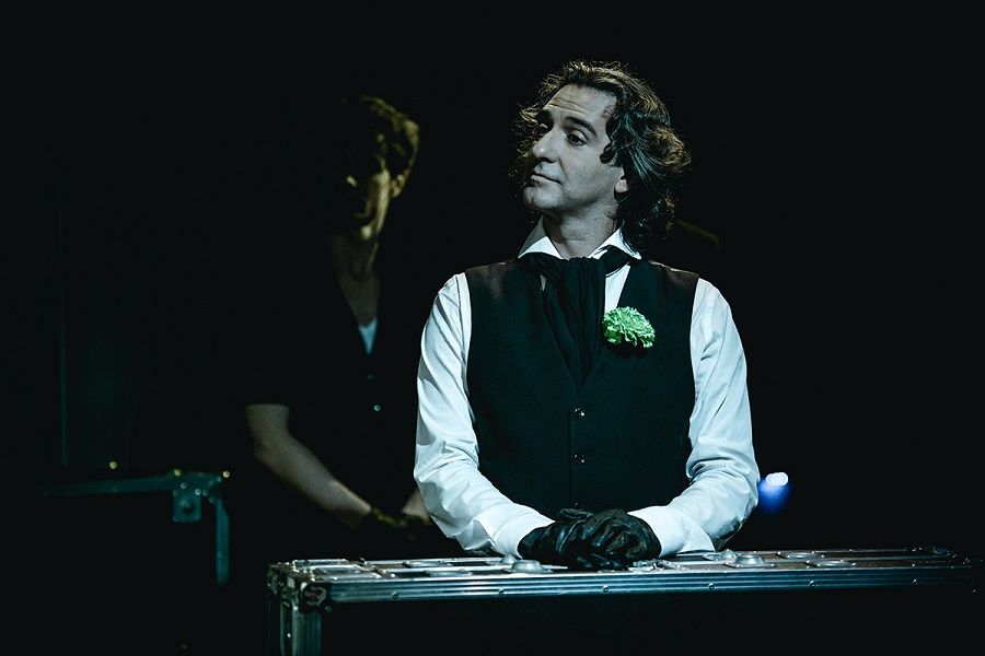 La compañía madrileña TeatroLab trae al MVA su obra Gross Indecency (Los tres juicios a Oscar Wilde)