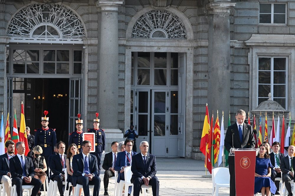 España rinde homenaje a las víctimas de la pandemia y reconoce la labor del personal sanitario